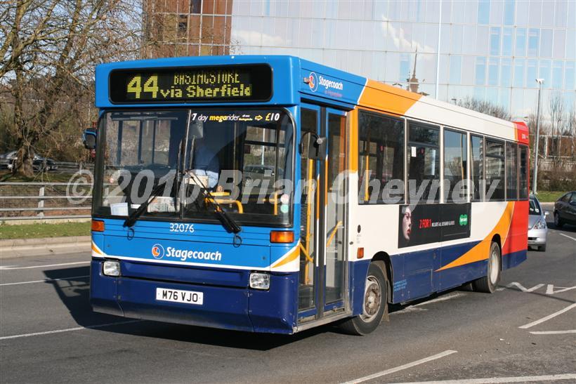32076