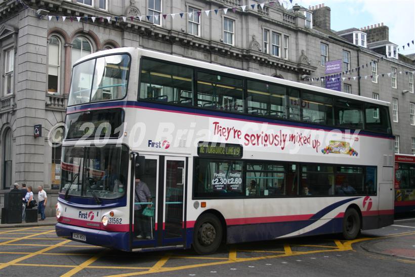31562