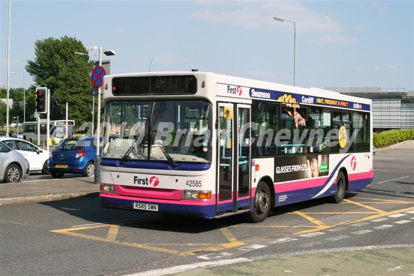 42585